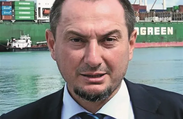 Tudi sam Gašpar Mišič ne verjame, da mu bo uspelo poglobiti bazene do konca januarja, to naj bi mu uspelo šele spomladi.