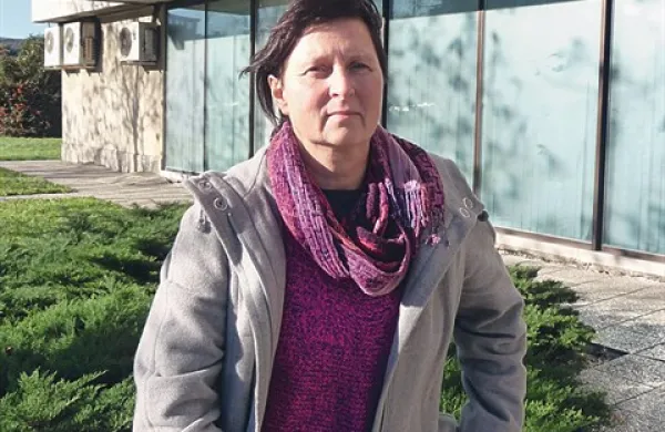       Danica Božič: “Rada  bi se preselila v  Istro,  potrebujem novo službo. Spremljala sem razpise in se prijavila tudi v  izolski dom upokojencev.  V Izoli nikogar ne poznam, niti članov   SDS, kot so  poročali  nekateri mediji. Od julija pa nisem