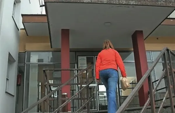 Z izenačenjem višine subvencije pri zasebnikih in pri zasebnih študentskih domovih bo ministrstvo  lahko pokrilo subvencije, ki jih je po zakonu dolžno zagotavljati za bivanje v javnih študentskih domovih