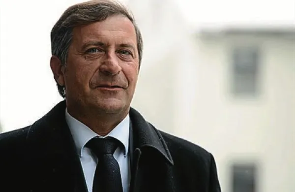 Prvak Desusa Karl Erjavec zahteva novo koalicijsko pogodbo, rekonstrukcijo vlade in v ministrski zbor vabi predsednika SD Igorja Lukšiča