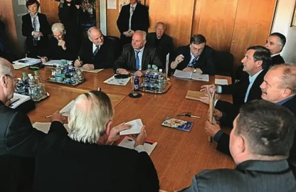 Izvršni odbor Desusa je včeraj potrdil tisto, kar je napovedal njegov predsednik Karl Erjavec: Kad mora ostati samostojen, koalicija mora skleniti novo pogodbo