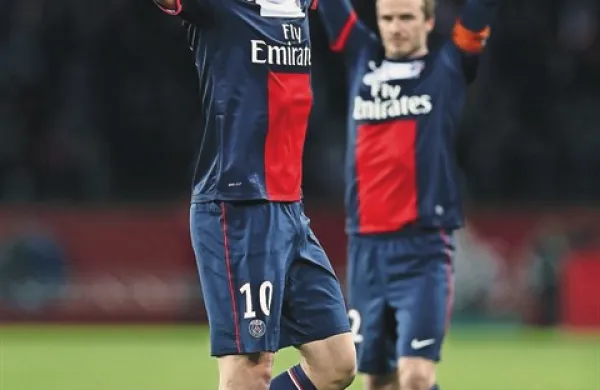 Zlatan Ibrahimović (levo) je v sredo proti Olympiakosu odigral svojo 100. tekmo v ligi prvakov in dosegel prvi zadetek za zmago PSG-ja z 2:1  