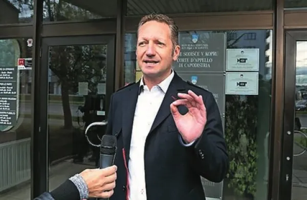 Župan Kopra Boris Popovič ne razume, proti komu lahko protestira protikorupcijska komisija, ki je danes odstopila