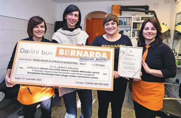 Bernarda Zucca Kastelic, Tatjana Stanojević in Nastja Grižančič so sredin  izkupiček v frizerskem salonu v Prisojah namenile koprskemu kriznemu centru za otroke in mladostnike Marelična hiša