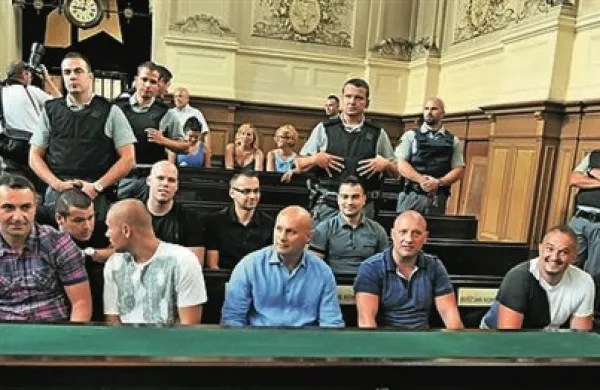 Ljubljansko višje sodišče je v zadevi Balkanski bojevnik razveljavilo oprostilni del prvostopenjske sodbe. Zadevo tako vrača v ponovno sojenje.  Na zatožno klop bo sedlo 13 obtoženih, tudi Dragan Tošić.