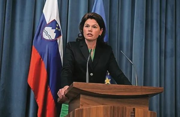 Predsednica vlade Alenka Bratušek obžaluje odstop članov Komisije za preprečevanje korupcije (KPK)