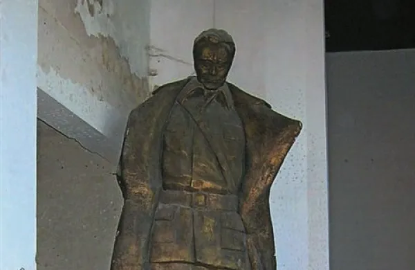Kip Josipa Broza Tita v muzeju drugega zasedanja Avnoja v Jajcu 