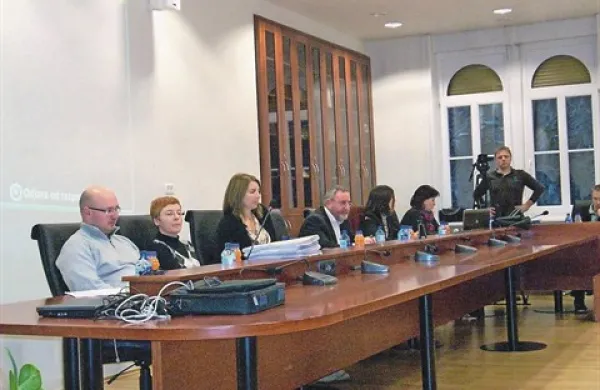 Seja občinskega sveta v Ilirski Bistrici je bila v četrtek zaradi spora glede dnevnega reda prekinjena