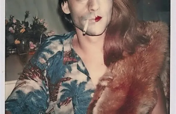 Ulay je znan  po svojih znamenitih polaroidnih fotografijah, na katerih je lovil fluidno spolno identiteto 
