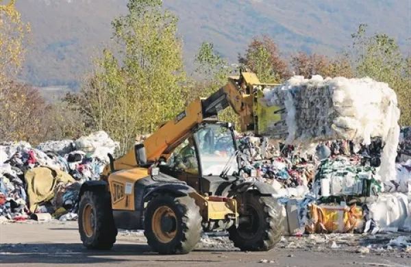 Ajdovci so popustili, a brez dogovora s sosedi odlagališča niti to ne bo pomagalo  ...