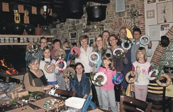 Na delavnici so izdelovali adventne venčke in okraske