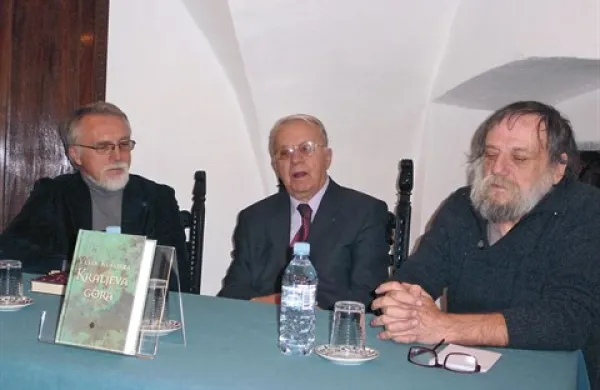 Knjigo so predstavili (z leve) Silvester Gaberšček, Vasja Klavora in Zdravko Duša 