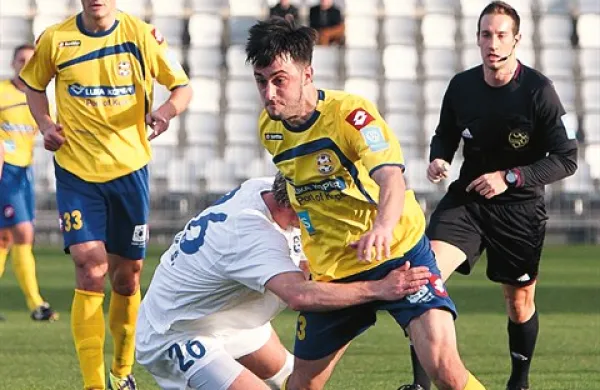 Glavna junaka koprske  zmage sta bila strelec Miroslav Čovilo (levo v ozadju) in podajalec Goran Galešić (v ospredju)
