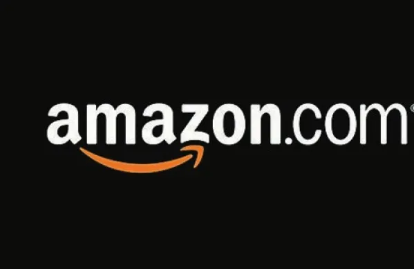 Ameriški internetni velikan Amazon razvija majhno brezpilotno letalo, s katerim bi kupcem naročeno blago lahko dostavili v pol ure