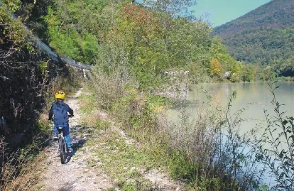 Slikovito pot že zdaj uporabljajo  kolesarji in rekreativci, a na lastno odgovornost. Do pomladi 2015 bo zaradi gradnje zaprta. 