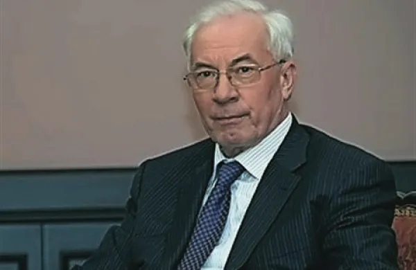 Ukrajinski premier Mikola Azarov je danes proteste, ki so se v državi razmahnili po odstopu državnega vodstva od sklenitve pridružitvenega sporazuma z EU, primerjal z državnim udarom