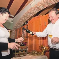 ... in te dni, ko je zgodovinska  Ledana  v steklenicah