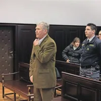 Tri leta zapora in 25.000 evrov denarne kazni je sodišče prisodilo nekdanjemu prvemu možu ajdovskega Primorja, zdaj pa upokojencu, ki v koprskem zaporu prestaja 14-mesečno zaporno kazen v zadevi Čista lopata