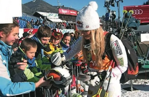Ameriška smučarska zvezdnica Lindsey Vonn je  dobila zeleno luč zdravnikov za vrnitev na bele strmine