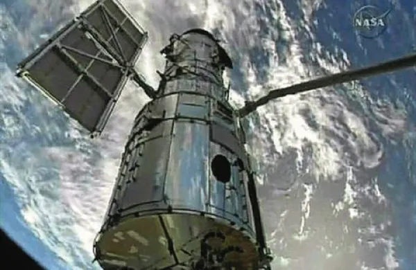 Ameriška vesoljska agencija Nasa je s pomočjo vesoljskega teleskopa Hubble odkrila sledove vode v atmosferah petih planetov zunaj našega Osončja