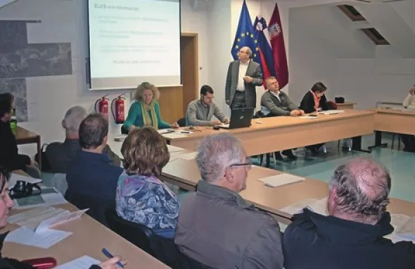 V Knjižnici Bena Zupančiča v Postojni je včeraj potekala predstavitev načrtovane nadgradnje visokonapetostnega omrežja. Podobna bo v ponedeljek v Senožečah.