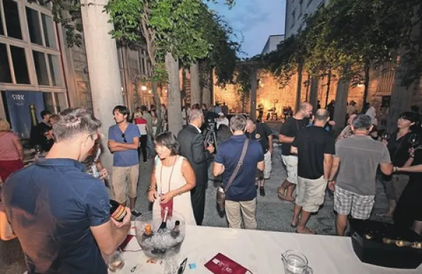 Solum je v Novo Gorico že pripeljal festival penin, sedaj prihajajo oranžna vina  