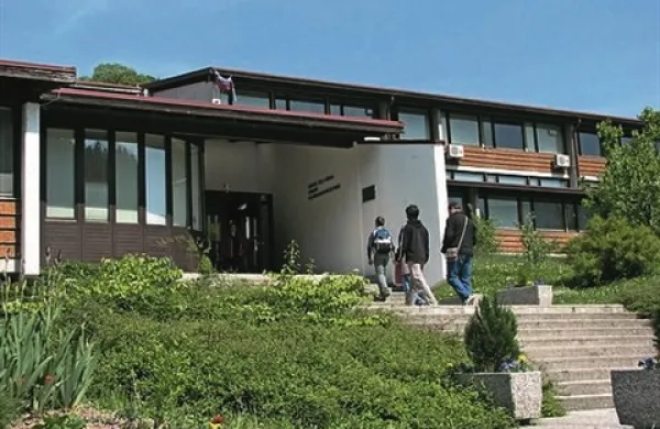 Zaustavljena sanacija po vodni ujmi leta 2007 in neuspešno trkanje občine na državna vrata za energetsko sanacijo šole sta osrednja razloga za drugi letošnji rebalans proračuna občine Cerkno