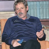 Franko Cergol: “Vremska dolina mi je zelo ljuba. Tam so mlade učiteljice, ljudje te nestrpno čakajo, ti skuhajo kavico, vzdušje je prijetno in skupaj kakšno rečemo.” 