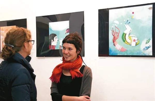 Martina Ljubič na razstavi ilustracij v Sočni dvorani