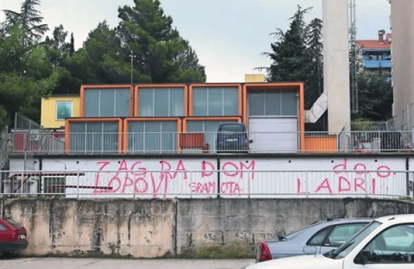 Stanovalci na Markovcu so pred časom jasno napisali, kaj si mislijo o upravitelju kotlovnice, podjetju Za Gradom   