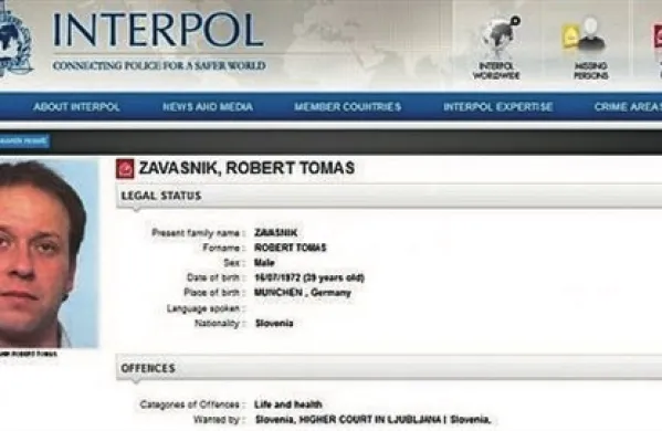 Policija poziva vse, ki imajo kakršnekoli informacije, ki bi lahko pomagale pri izsleditvi in prijetju obsojenca Tomasa Roberta Zavašnika, da jih posredujejo policiji. Za to policija ponuja nagrado.