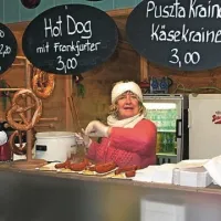 Za okrepčilo pa klobase, tudi kopije naše kranjske