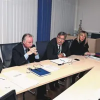 Vodilni iz Rižanskega vodovoda Koper in Okolja Piran so javnosti včeraj skušali pojasniti kaotično sliko prilagajanja državni uredbi