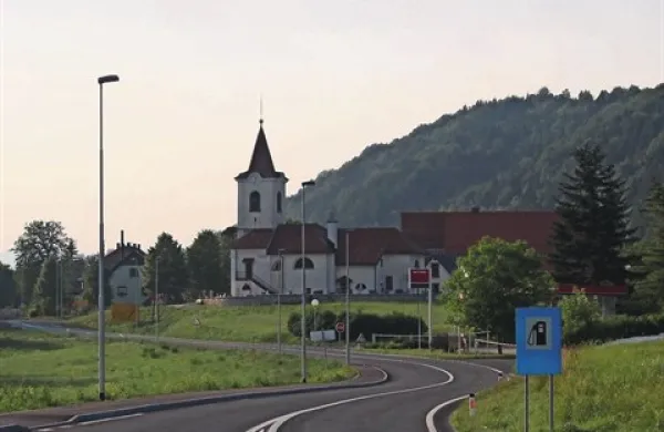 Bencinski servis v Godoviču so oropali pred enim mesecem