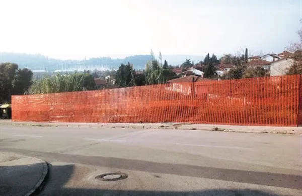 Zaradi sanacije brežine prepoved parkiranja