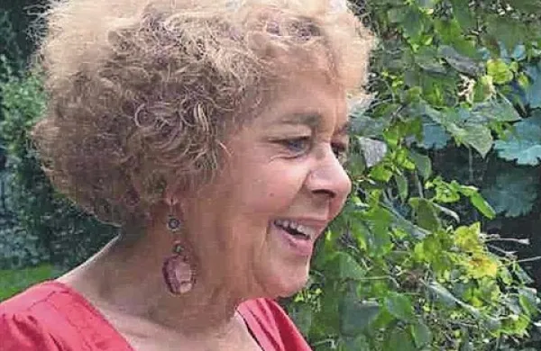 Hazel Carey: “Mandela   je bil  mogočen bojevnik iz Afrike, in kot Južnoafričanka sem neskončno  hvaležna, da je služil človeštvu s tako pogumnim srcem.” 