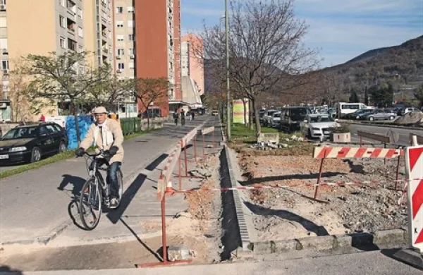 Če vreme ne bo nagajalo, bodo dela vzdolž Ulice Gradnikove brigade letos končana 