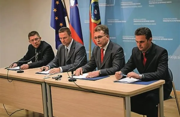 Novinarska konferenca, na kateri so predstavili rezultate kriminalistične preiskave organiziranih kriminalnih združb z območij Ljubljane, Nove Gorice in Maribora, ki so nabavljale in razpečevale prepovedane droge