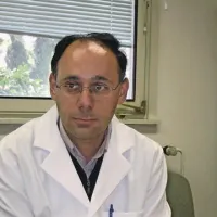 Boris Kopilović: “Gripa je lahko nevarna in celo usodna, najboljša zaščita je cepljenje. Svetujemo ga tistim, ki delajo na terenu, imajo veliko stika z ljudmi, ostarelim in kroničnim bolnikom, pa tudi malim otrokom. Cepivo je varno, priporoča ga tudi