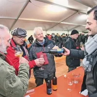 Martin Gruzovin je  znanim Novogoričanom dal okušati vina Guerila s Planine pri Ajdovščini