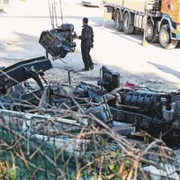 Težke kose enega od razstavljenih  tovornjakov so morali premakniti kar z dvigalom 