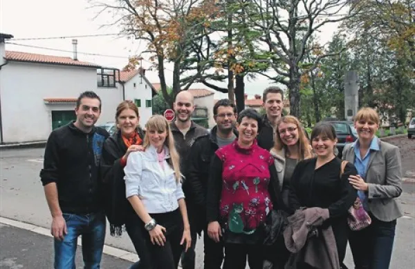 Udeleženci druge skupine  izobraževanja v obalno-kraški regiji z mentorico Tino Jančar Matekovič (skrajno desno) 