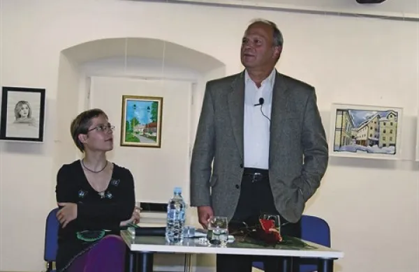 Rafael Terpin in Milanka Trušnovec na predstavitvi knjige Zrele poti