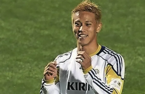 3. januarja bo član rdeče-črnih uradno postal japonski reprezentant Keisuke Honda
