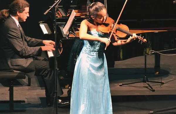 Yurika Shima, absolutna zmagovalka v kategoriji violinistov 