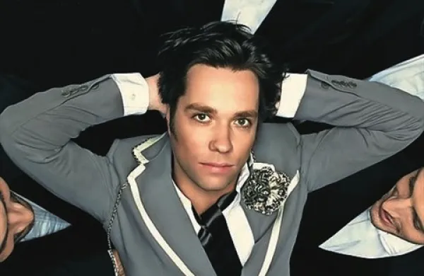 29. marca bo v ljubljanskem Cankarjevem domu nastopil sloviti Rufus Wainwright