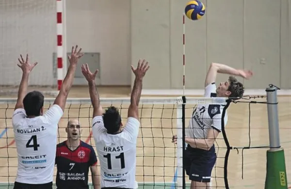  Odbojkarji Salonita so v preloženi tekmi 13. kroga prikazali boljšo igro od Lunosa Maribora in zasluženo zmagali