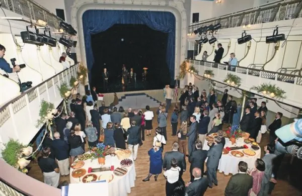 Zaradi težav s kanalizacijo v Gledališču Tartini Piran so prireditve od danes, 12.12. do nedelje, 15. 12., prestavljene v Glavno dvorano Avditorija Portorož