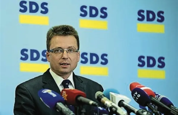 Poslanec in podpredsednik SDS Zvonko Černač je opozoril, da vlada namreč očitno ne namerava ugotavljati odgovornosti za nastale razmere
