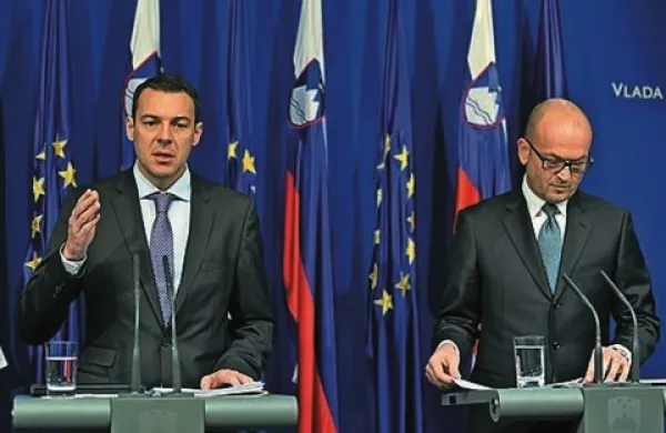 Finančni minister Uroš Čufer in  guverner Banke Slovenije Boštjan Jazbec sta javnosti predstavila rezultate stresnih testov bank. Bančna luknja v Sloveniji znaša 4,778 milijarde evrov, za dokapitalizacijo bo država namenila 3,012 milijarde evrov.  